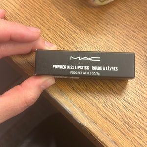 Mac POWDER KISS LIPSTICK in Stay Curious 923 (NIB)